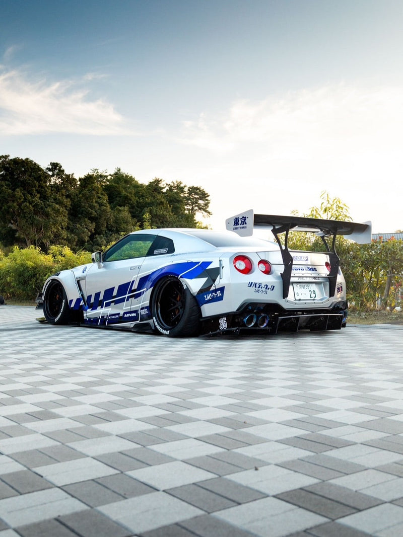 Carica immagine in Galleria Viewer, Kit Carrozzeria Liberty Walk LB Works Type 2 per Nissan GTR (2017+)
