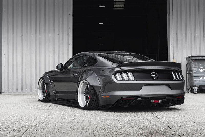 Carica immagine in Galleria Viewer, Kit Carrozzeria Liberty Walk LB Works per Ford Mustang