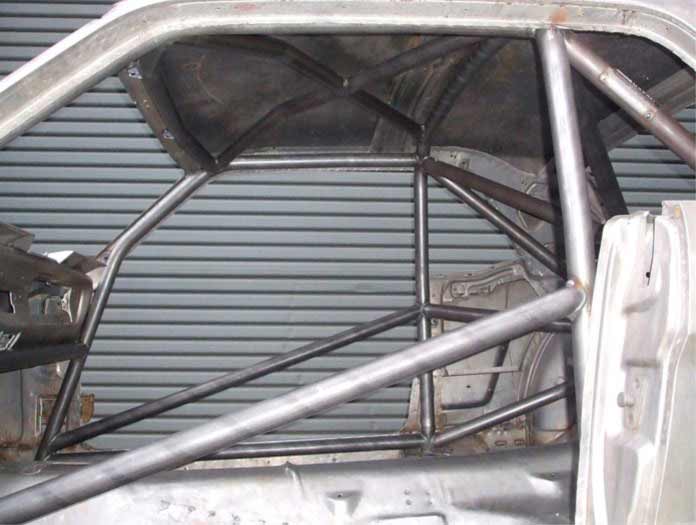Carica immagine in Galleria Viewer, Roll Bar Storico Custom Cages da Saldare per Ford Mustang Notchback - FIA
