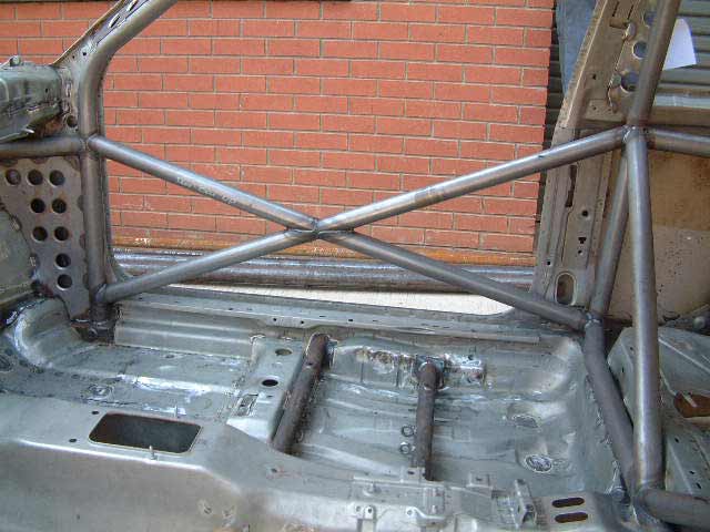 Carica immagine in Galleria Viewer, Roll Bar Multipunto Custom Cages da Saldare per Volkswagen Golf 4 - FIA (T45)