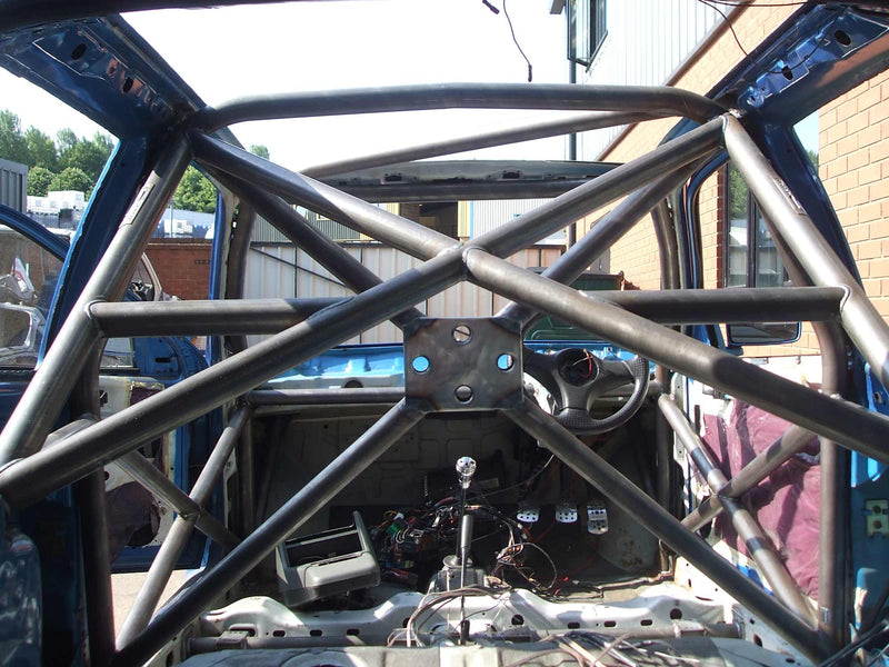 Carica immagine in Galleria Viewer, Roll Bar Multipunto Custom Cages da Saldare per Ford Fiesta MK4 - FIA