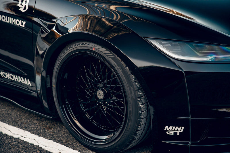 Carica immagine in Galleria Viewer, Kit Carrozzeria Liberty Walk E Works per Tesla Model 3