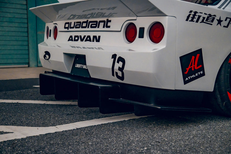 Carica immagine in Galleria Viewer, Kit Carrozzeria Liberty Walk Kaido Works per Nissan Skyline R32