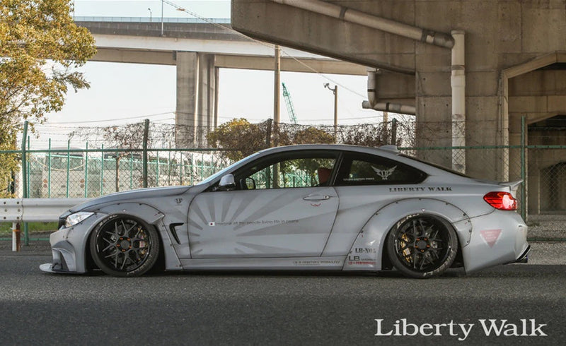 Carica immagine in Galleria Viewer, Kit Carrozzeria Liberty Walk LB Works per BMW Serie 4 F32