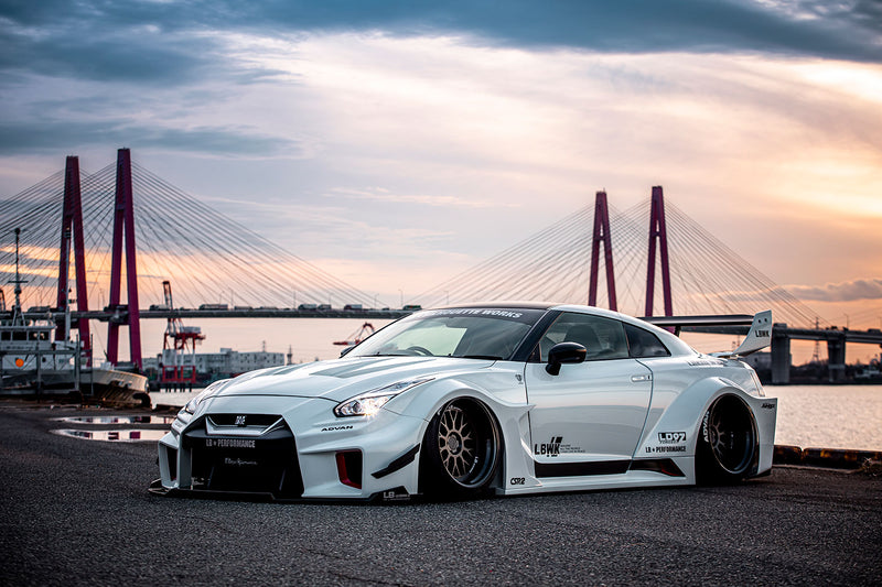 Carica immagine in Galleria Viewer, Kit Carrozzeria Liberty Walk LB Silhouette Works GT Ver.2 per Nissan GTR