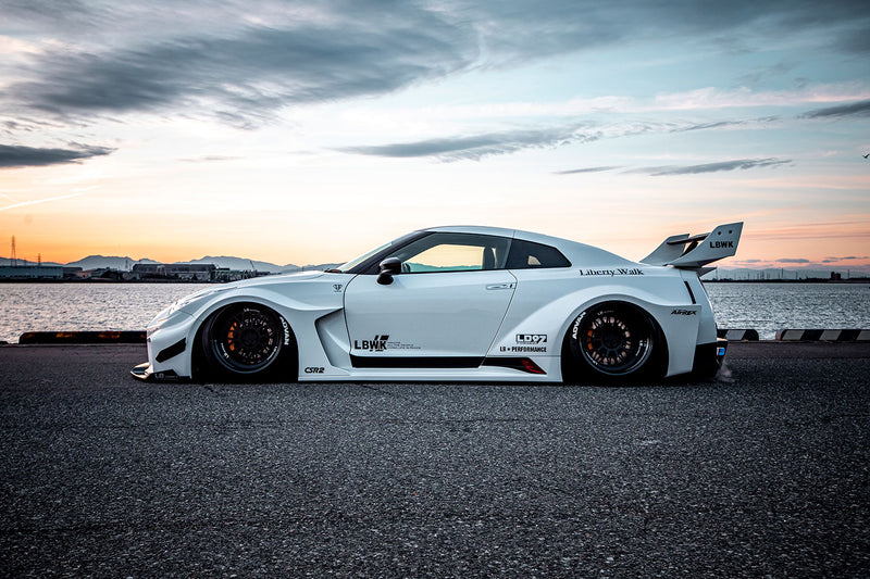 Carica immagine in Galleria Viewer, Kit Carrozzeria Liberty Walk LB Silhouette Works GT Ver.2 per Nissan GTR