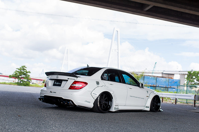 Carica immagine in Galleria Viewer, Kit Carrozzeria Liberty Walk LB Works per Mercedes C63 W204
