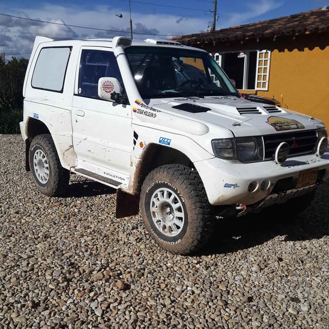 Carica immagine in Galleria Viewer, Vetri in Policarbonato per Mitsubishi Pajero Evolution V55
