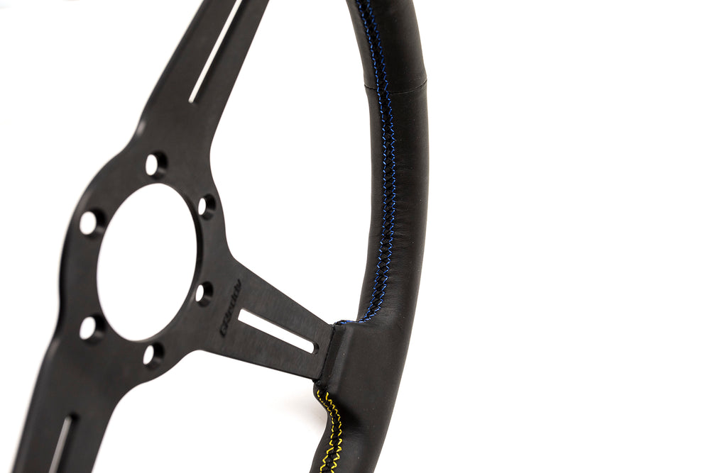 Volante GReddy "Medium Type" a Calice (47 mm), Pelle Nera, Razze Nere - 340 mm