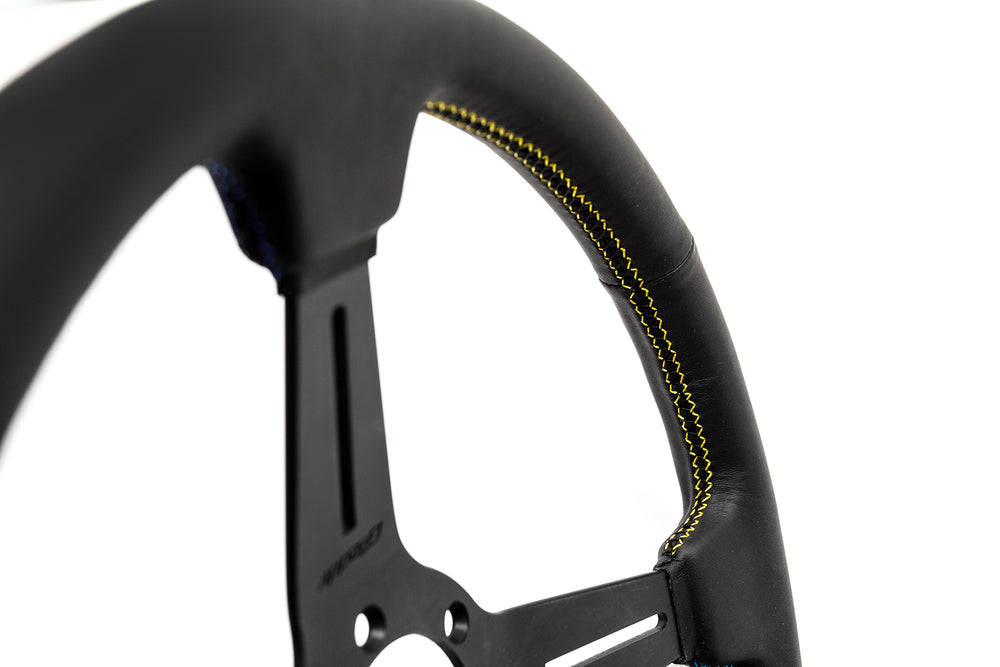 Volante GReddy "Medium Type" a Calice (47 mm), Pelle Nera, Razze Nere - 340 mm