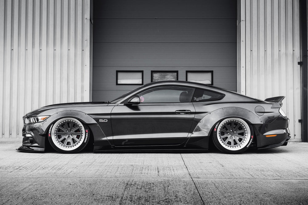 Kit Carrozzeria Liberty Walk LB Works per Ford Mustang