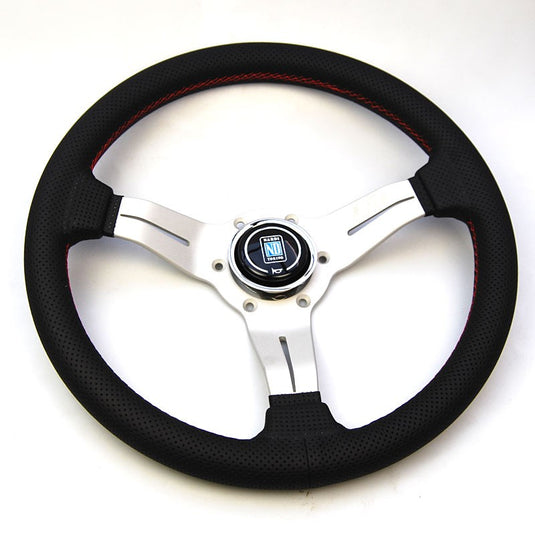 Volante Nardi Deep Corn Ø33, Pelle Nera Forata, Razze in Alluminio, Cuciture Rosse, a Calice 50 mm