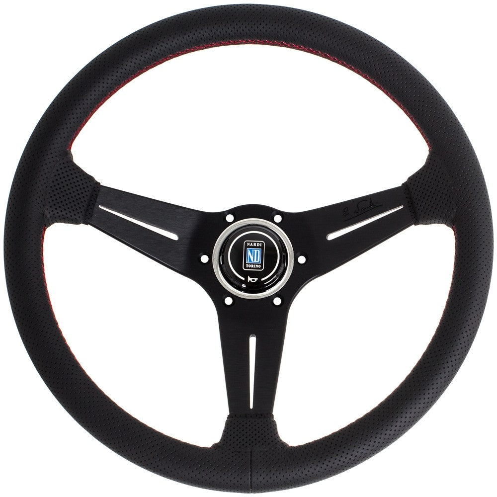Volante Nardi Deep Corn Ø35, Pelle Nera Forata, Razze Nere, Cuciture Rosse, a Calice 80 mm