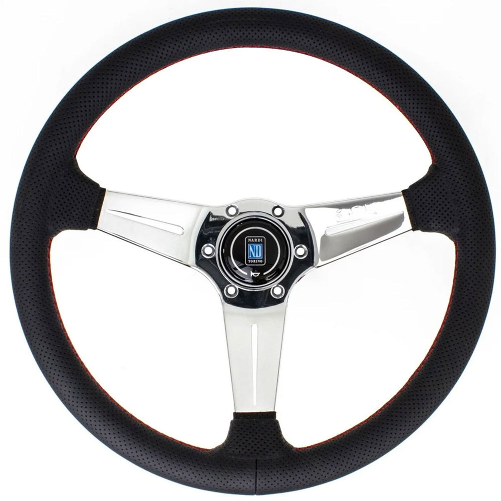Volante Nardi Deep Corn Ø35, Pelle Nera Forata, Razze Cromate, Cuciture Rosse, a Calice 75 mm