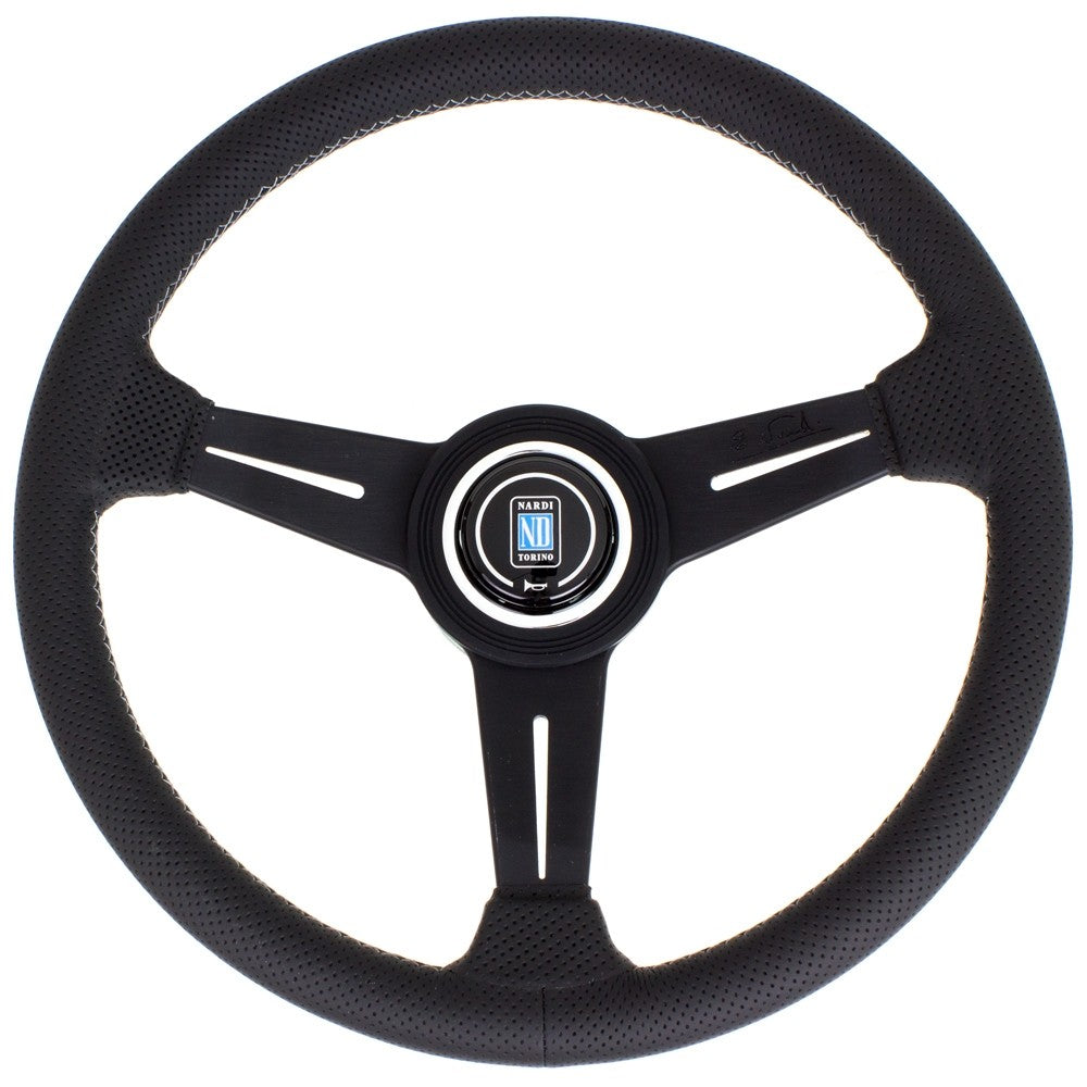 Volante Nardi Classic ND34, Pelle Nera Forata, Razze Nere, Cuciture Grigie, a Calice 40 mm