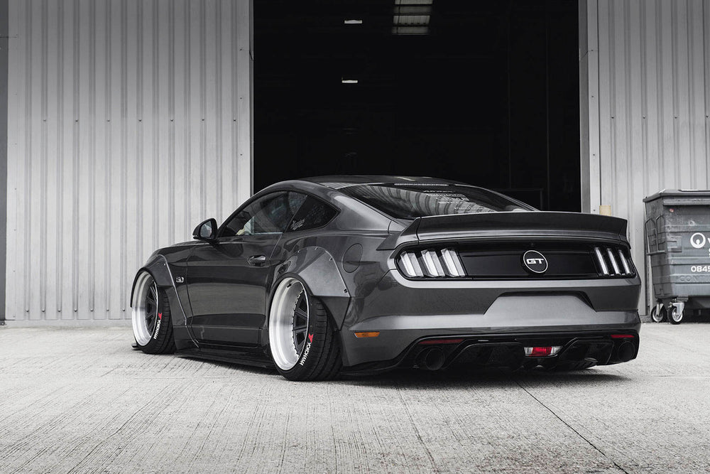 Kit Carrozzeria Liberty Walk LB Works per Ford Mustang
