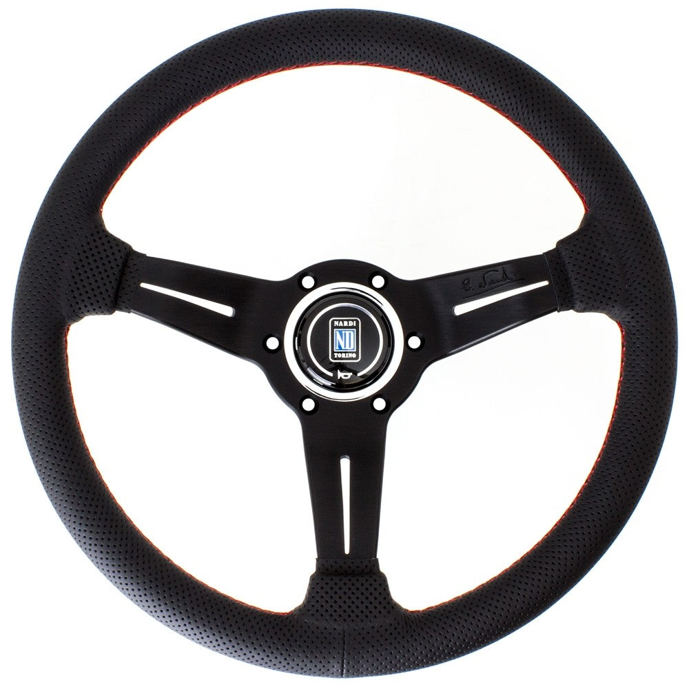 Volante Nardi Deep Corn Ø33, Pelle Nera Forata, Razze Nere, Cuciture Rosse, a Calice 50 mm