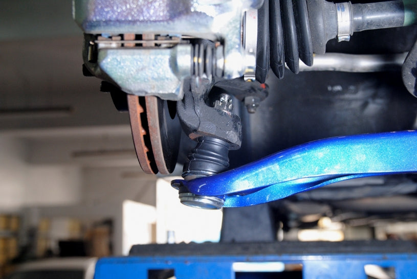 Bracci Oscillanti Inferiori Anteriori su Uniball Hardrace con Correzione del Centro di Rollio per Honda Jazz (13-20)