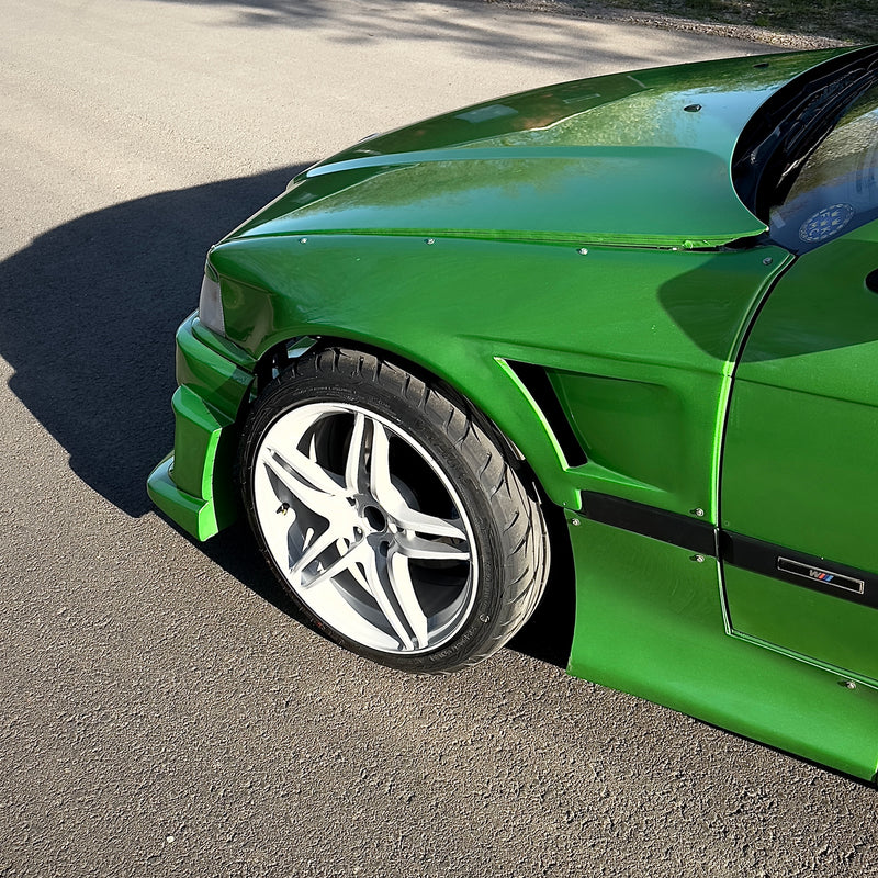 Carica immagine in Galleria Viewer, Kit Carrozzeria Felony per BMW E36 Berlina

