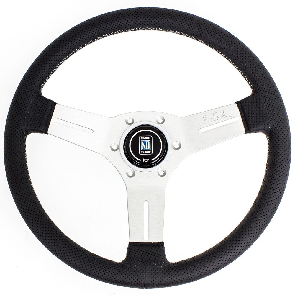 Volante Nardi Competition, Pelle Nera Forata, Razze in Alluminio, Cuciture Grigie, a Calice 40 mm, Ø33 cm