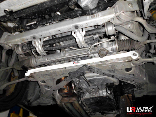 Barra anti-avvicinamento inferiore anteriore ULTRA RACING BMW 3-Series E92 06+ 3.5