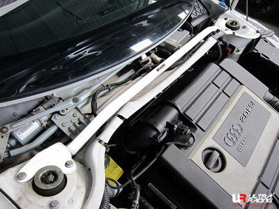 Barra duomo superiore anteriore ULTRA RACING Audi TT 8J dopo 2006/TTS Quattro dopo 2008