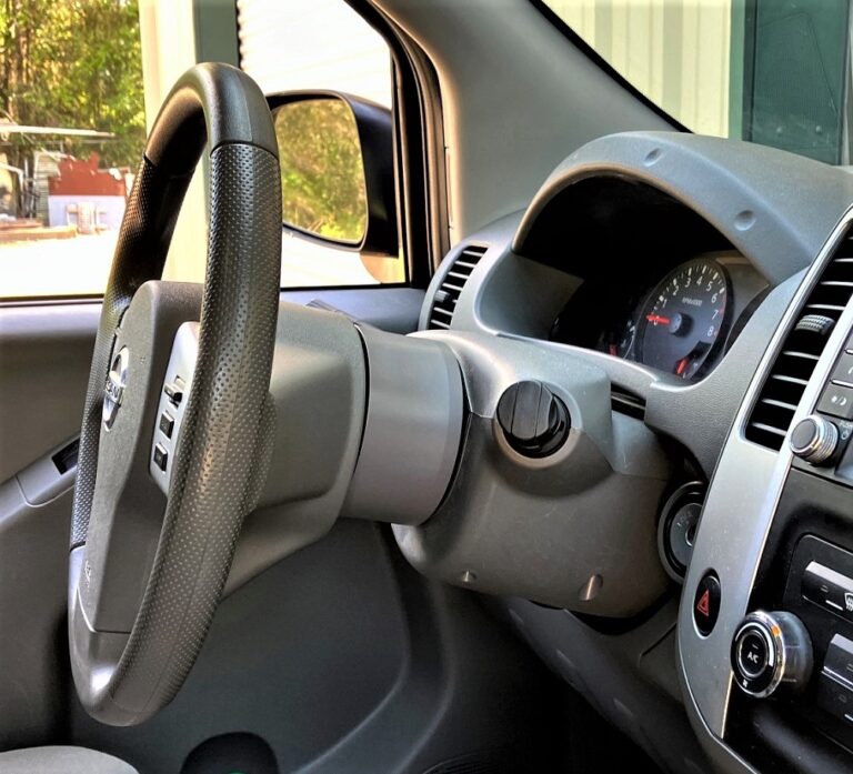 Carica immagine in Galleria Viewer, Distanziale Volante SpacerShop per Nissan Navara (97-21)

