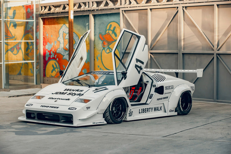 Carica immagine in Galleria Viewer, Kit Carrozzeria Liberty Walk LB Works per Lamborghini Countach
