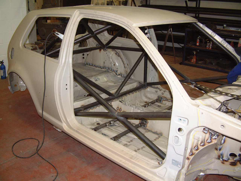 Roll Bar Multipunto Custom Cages da Saldare per Volkswagen Golf 4 - FIA (T45)