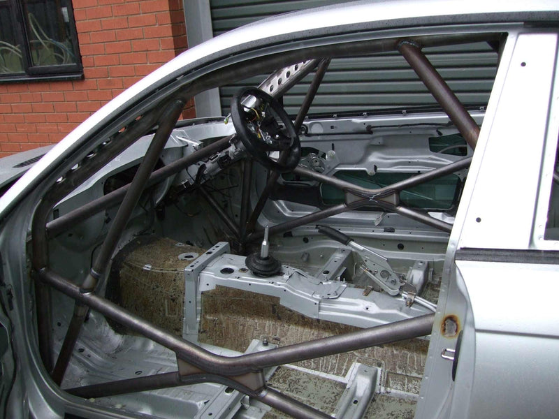 Carica immagine in Galleria Viewer, Roll Bar Multipunto Custom Cages V2 da Saldare per BMW E46 Berlina - FIA
