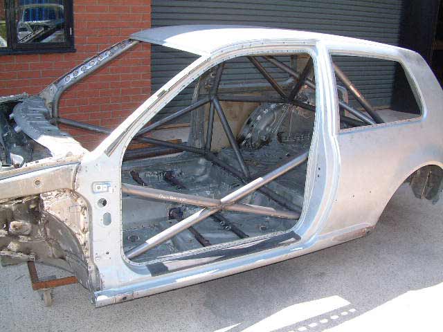 Roll Bar Multipunto Custom Cages da Saldare per Volkswagen Golf 4 - FIA (T45)