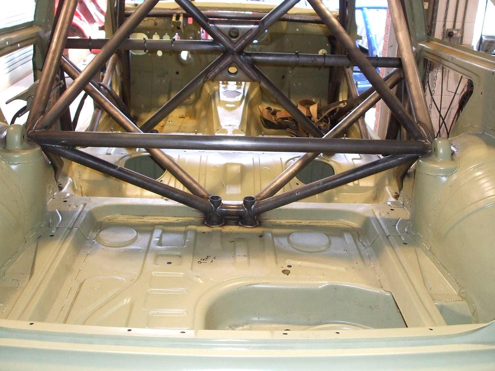 Roll Bar Multipunto Custom Cages da Saldare per BMW E36 Compact - FIA