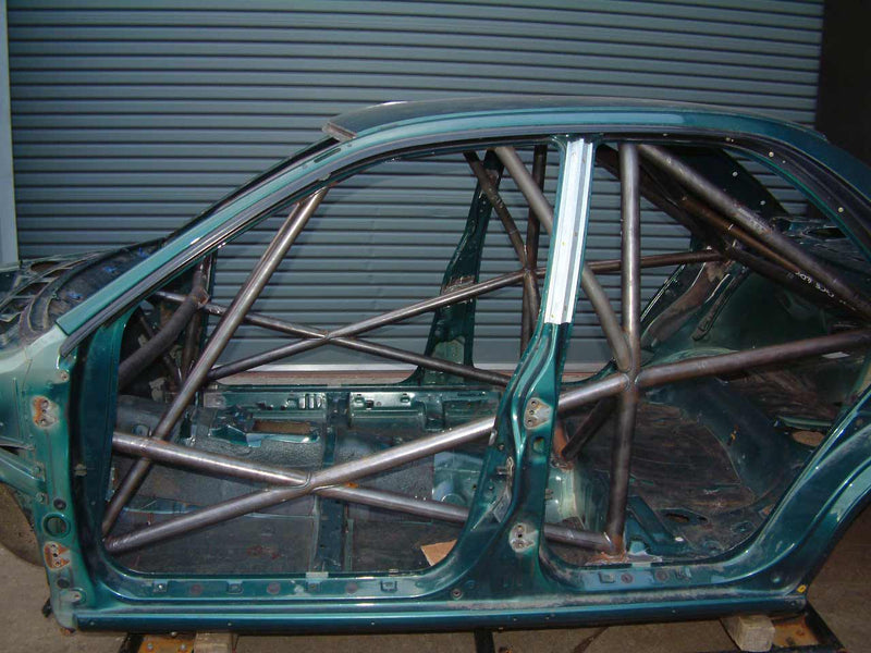 Carica immagine in Galleria Viewer, Roll Bar Multipunto Custom Cages da Saldare per Subaru Impreza GC (4 Porte) - FIA
