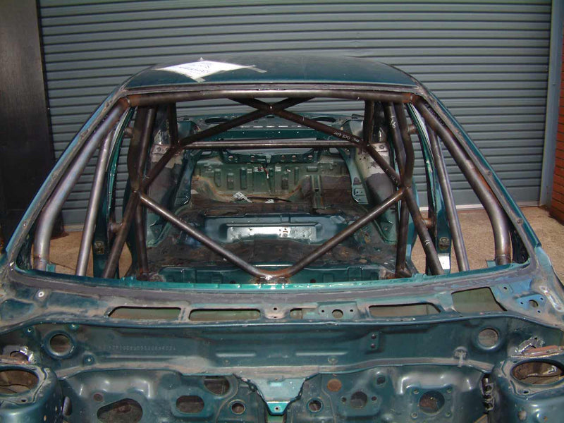 Carica immagine in Galleria Viewer, Roll Bar Multipunto Custom Cages da Saldare per Subaru Impreza GC (4 Porte) - FIA
