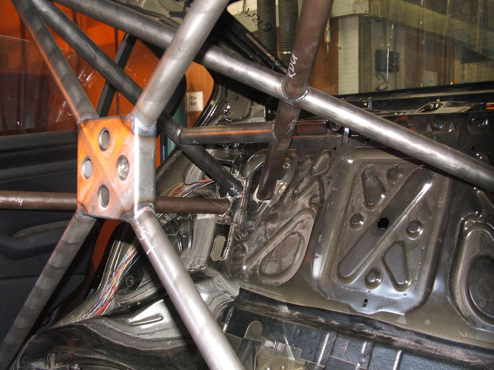 Roll Bar Multipunto Custom Cages da Saldare per BMW E46 Berlina - FIA