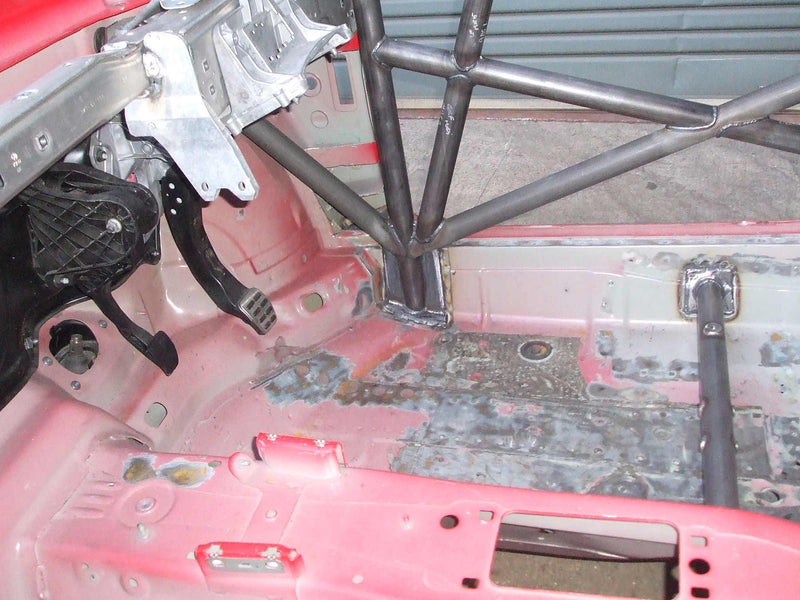 Carica immagine in Galleria Viewer, Roll Bar Multipunto Custom Cages da Saldare per Volkswagen Golf 5 - FIA
