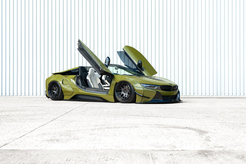 Carica immagine in Galleria Viewer, Kit Carrozzeria Liberty Walk LB Works Ver.2 per BMW i8
