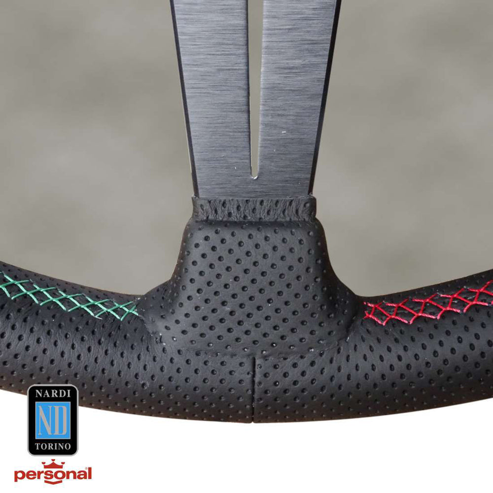 Volante Nardi Deep Corn Ø35, Pelle Nera Forata, Razze Nere, Cuciture Italia Segmentate, a Calice 75 mm