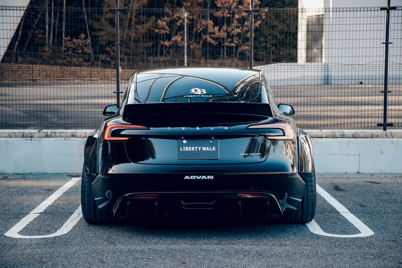 Carica immagine in Galleria Viewer, Kit Carrozzeria Liberty Walk E Works per Tesla Model 3

