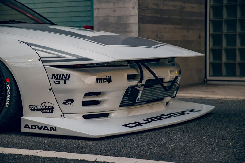 Carica immagine in Galleria Viewer, Kit Carrozzeria Liberty Walk Kaido Works per Nissan Skyline R32

