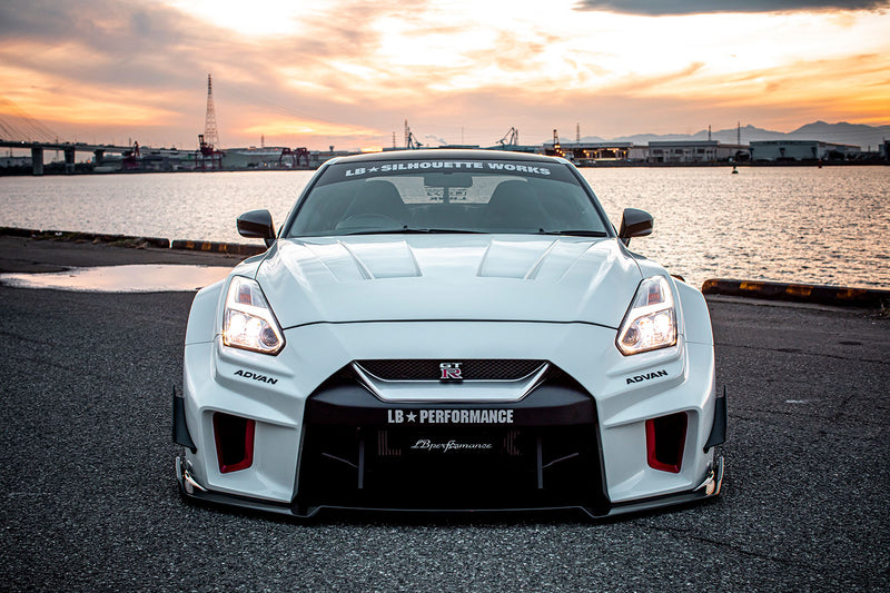 Carica immagine in Galleria Viewer, Kit Carrozzeria Liberty Walk LB Silhouette Works GT Ver.2 per Nissan GTR
